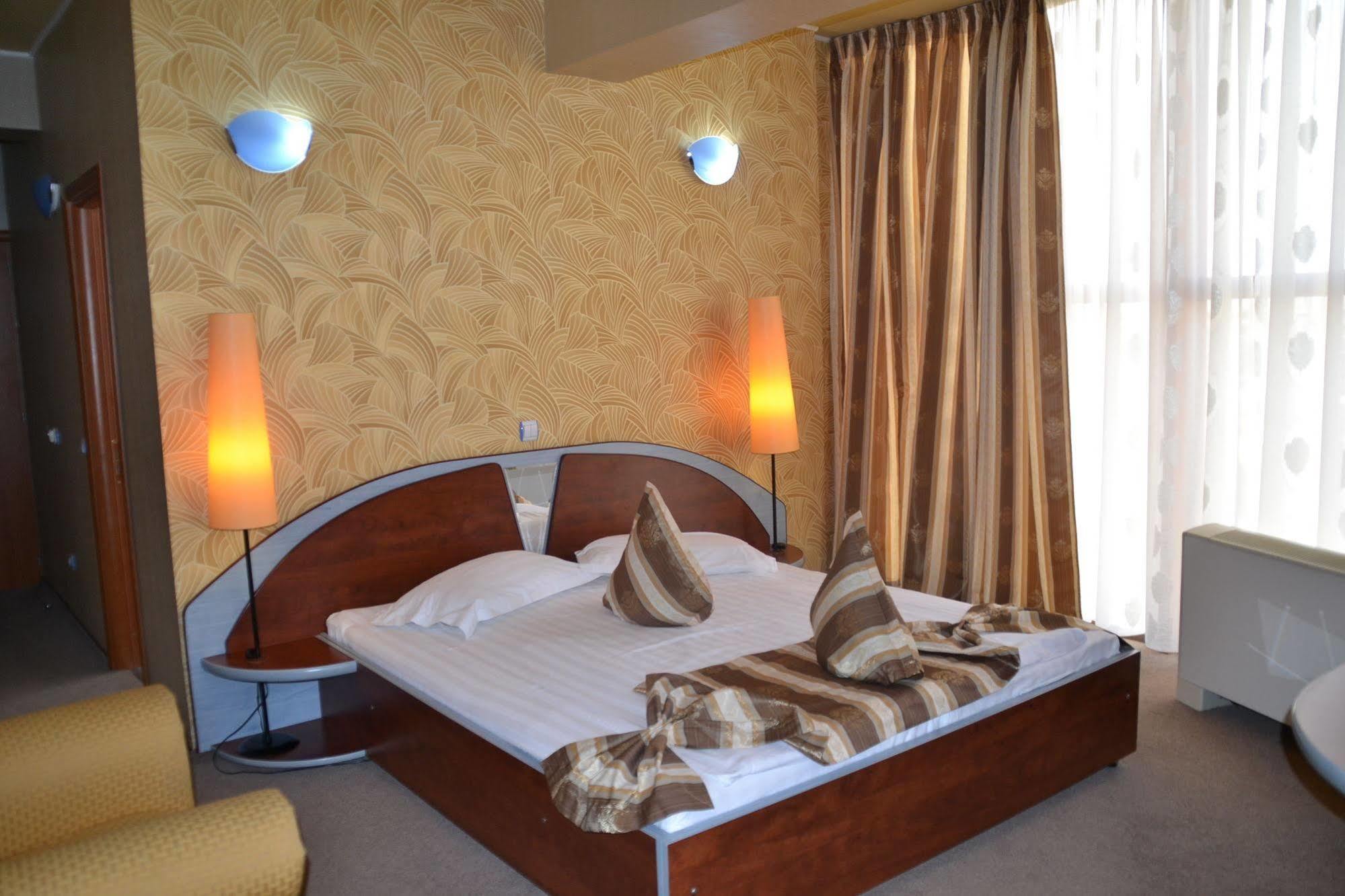 Hotel Helin - Calea Bucuresti Craiova Eksteriør billede