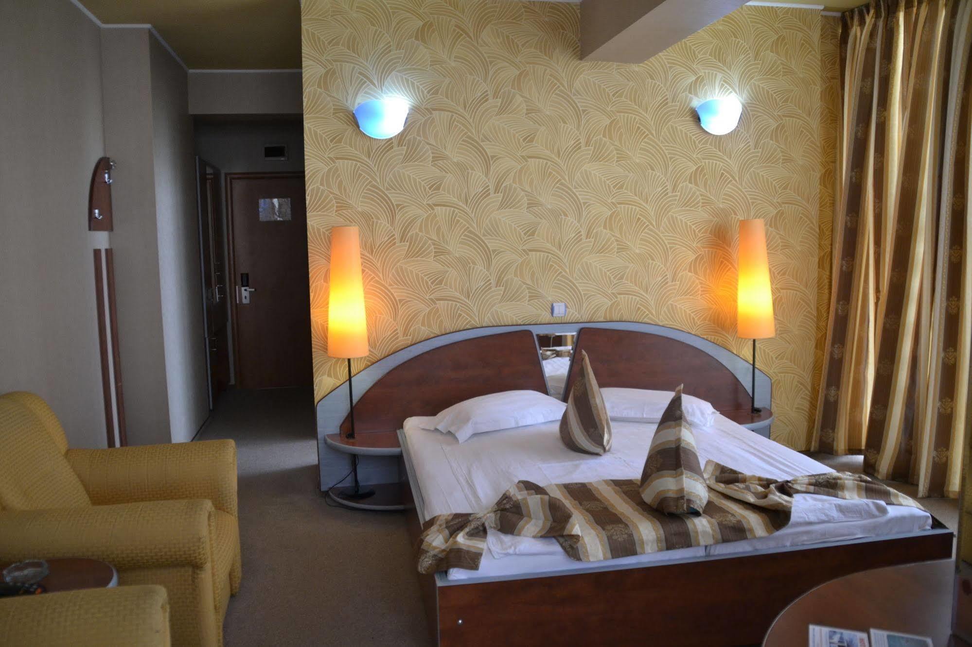 Hotel Helin - Calea Bucuresti Craiova Eksteriør billede