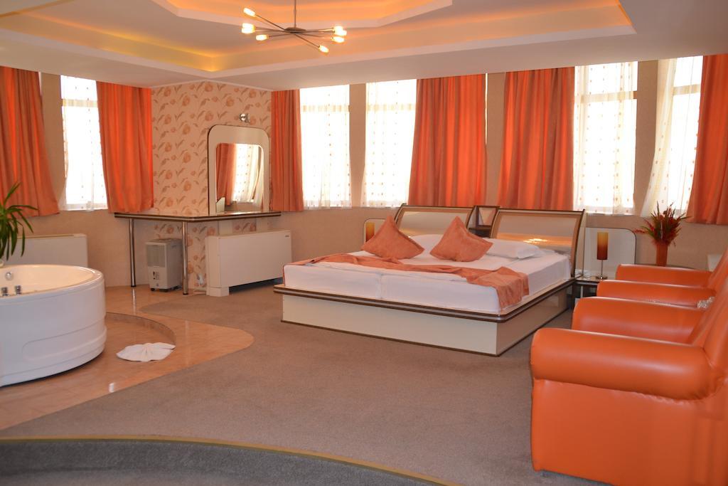 Hotel Helin - Calea Bucuresti Craiova Eksteriør billede