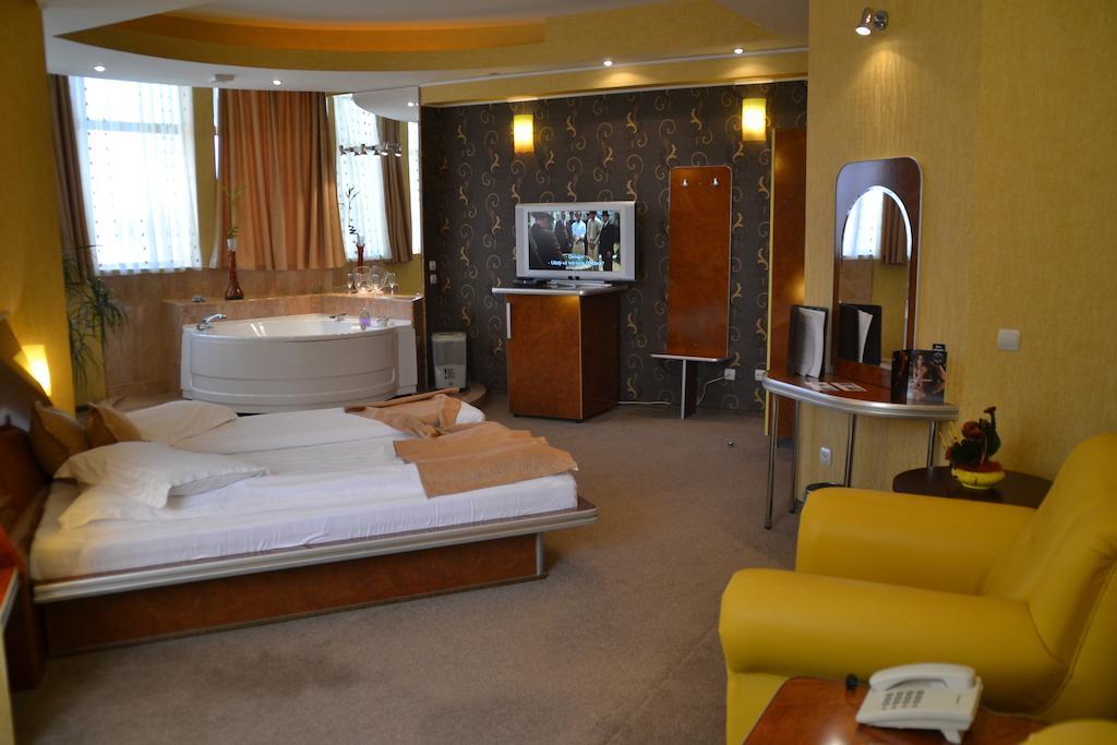 Hotel Helin - Calea Bucuresti Craiova Eksteriør billede