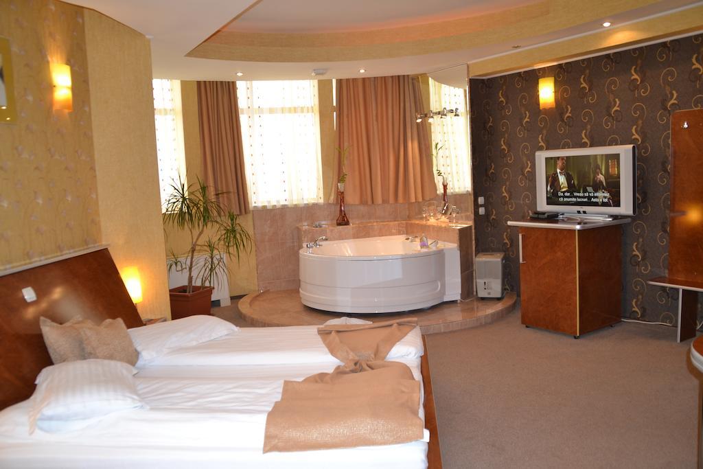 Hotel Helin - Calea Bucuresti Craiova Eksteriør billede