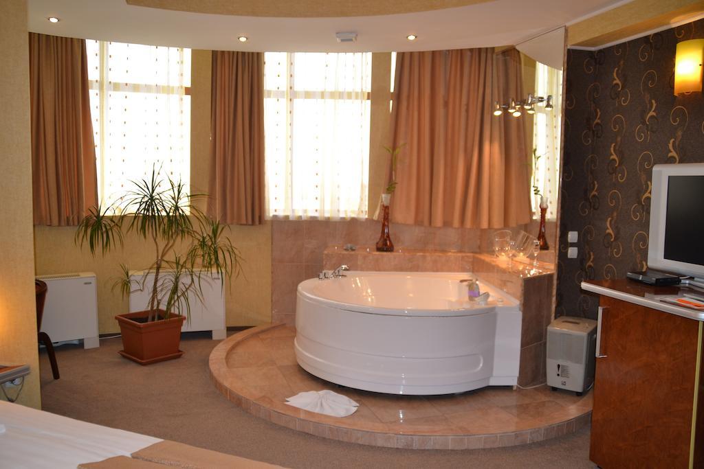 Hotel Helin - Calea Bucuresti Craiova Eksteriør billede